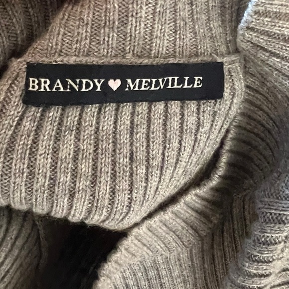 Brandy Melville Gray Cropped Ribbed Sweater‎ - Picture 4 of 5